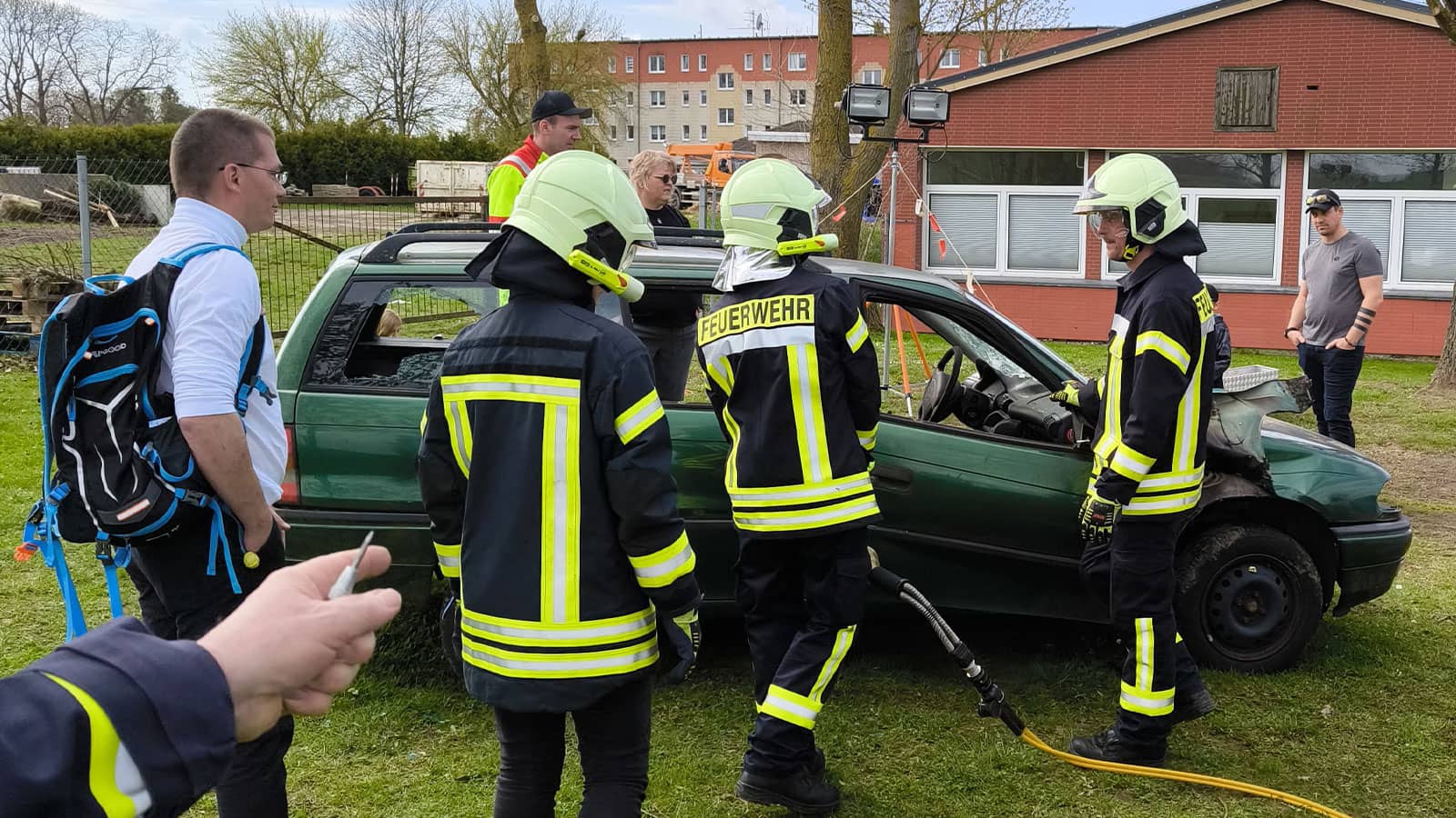 2024: Die Freiwillige Feuerwehr Wulkenzin beim Zamzow Verkehrstag, präsentiert ihre Rettungsübung.