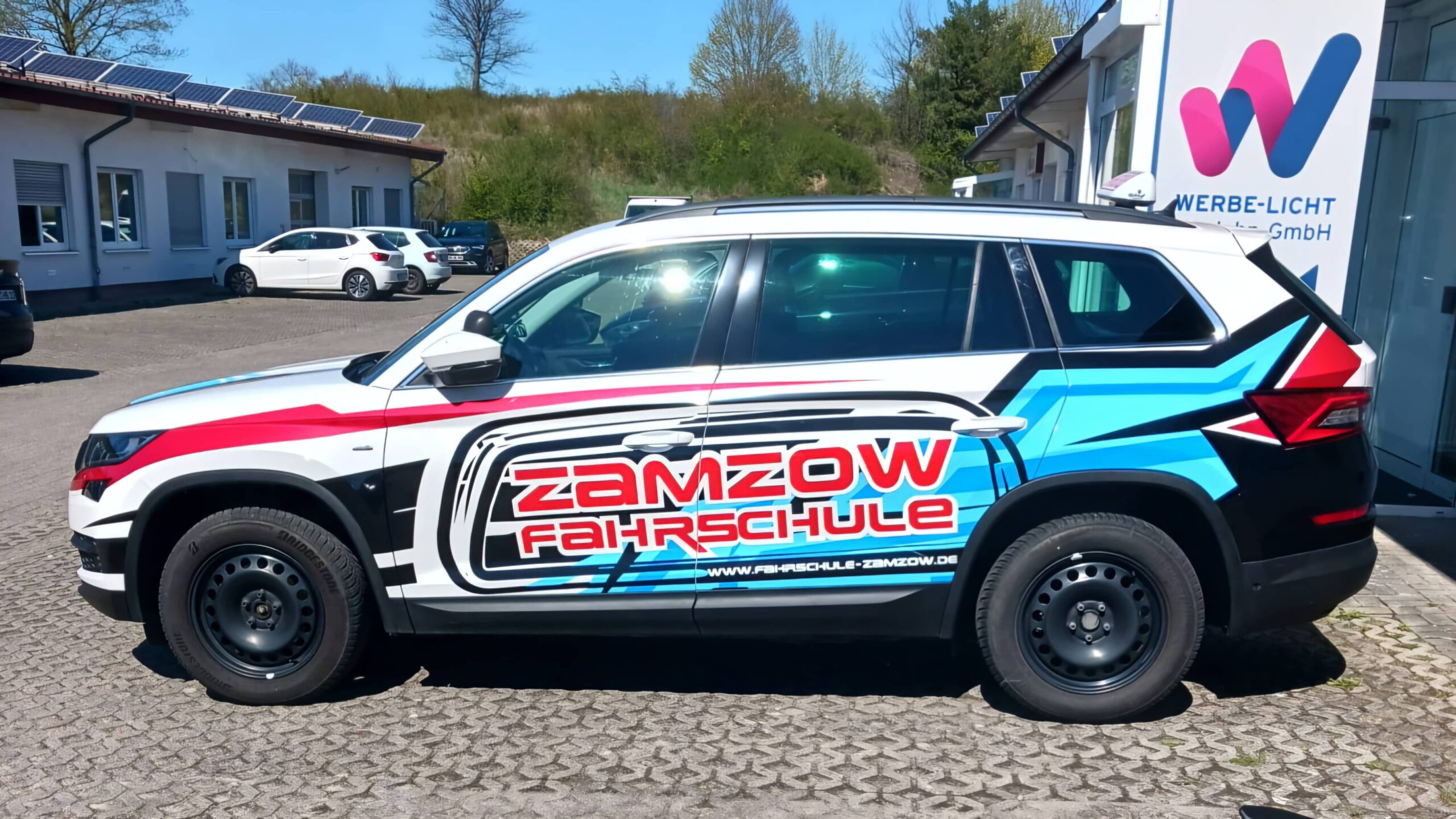 Fahrschule Zamzow Neubrandenburg Skoda Kodiaq Seitenansicht 