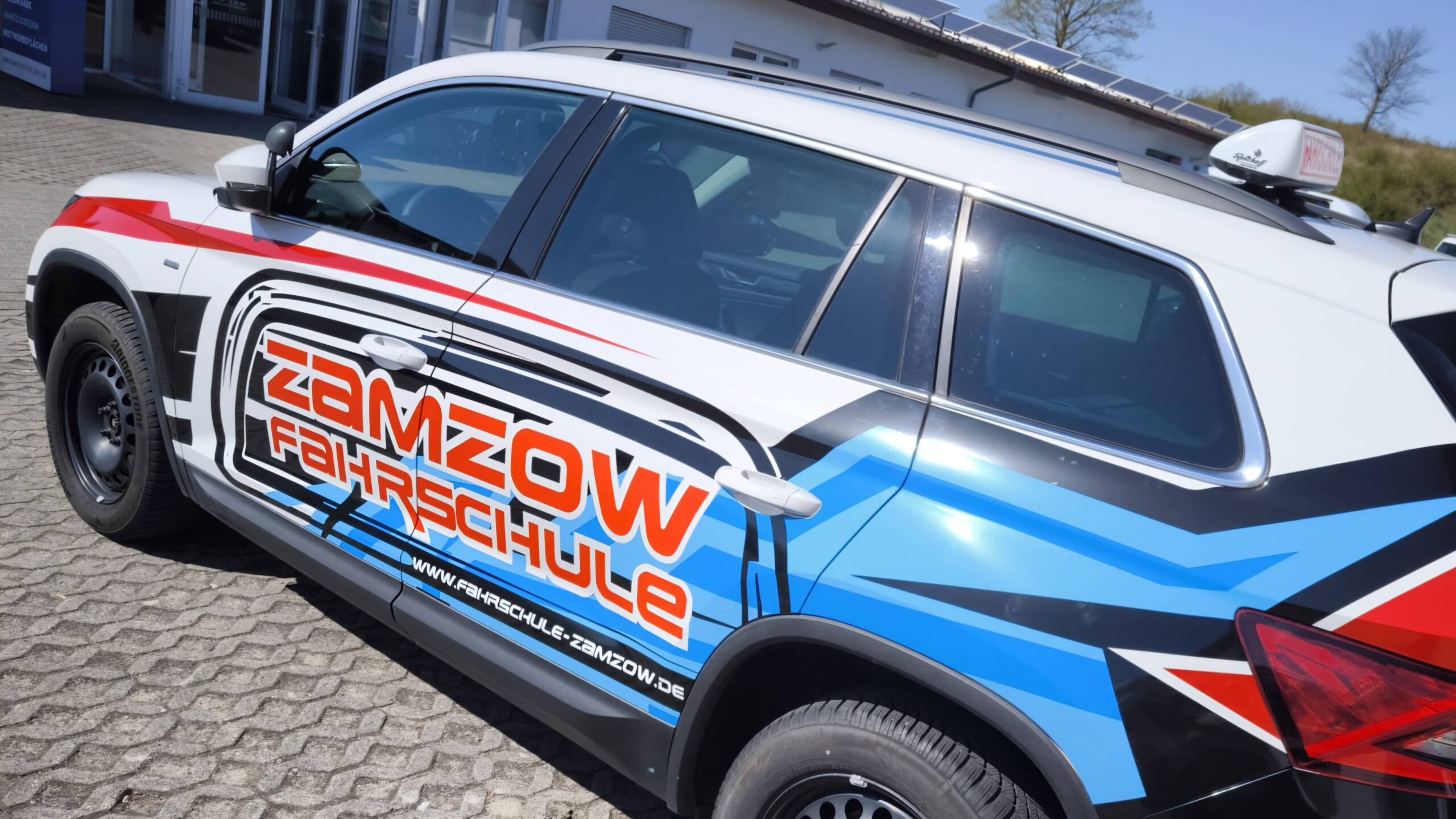 Fahrschule Zamzow Neubrandenburg Skoda Kodiaq Seitenansicht